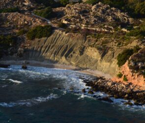 7 Most Dangerous Beaches with Hidden Hazards