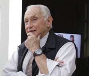 Les Wexner: Unraveling the Net Worth of a Business Mogul
