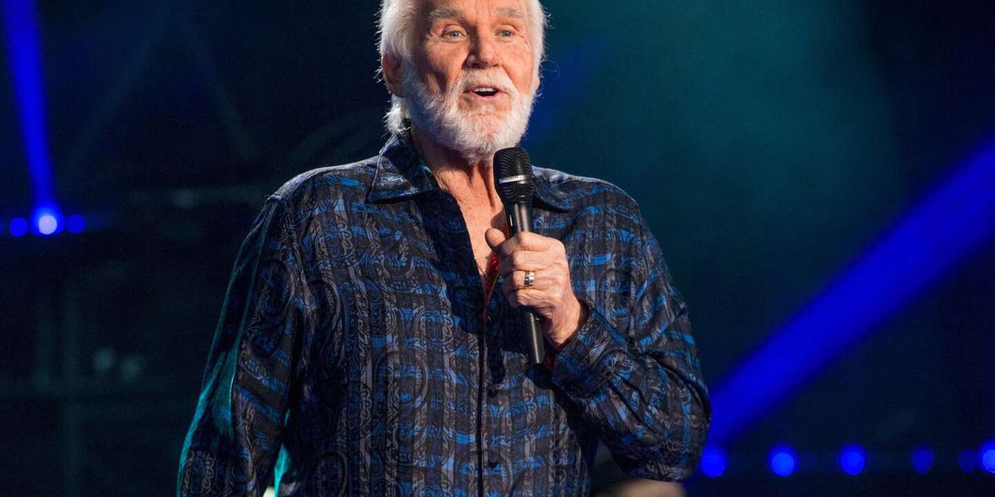 Kenny Rogers Net Worth A Country Music Legend's Journey to Financial Success